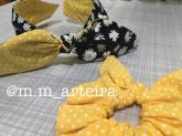 Tiara turbante com laço e xuxinha